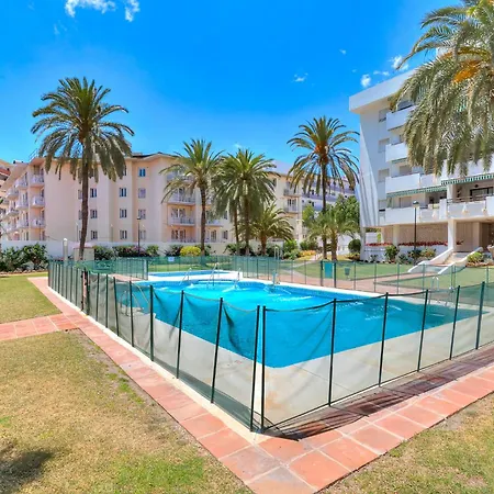 Solana Carihuela Playa Parking Terrace